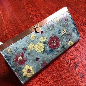 Gorgeous new wallet with botanical design.